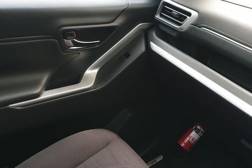 2024 Toyota Kijang Innova Zenix Hybrid EV 2.0L V HV CVT Modellista bekas