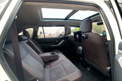 2024 Toyota Kijang Innova Zenix Hybrid EV 2.0L V HV CVT Modellista bekas