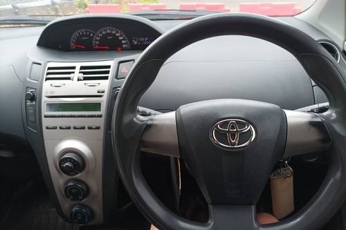 2013 Toyota Yaris E AT tua