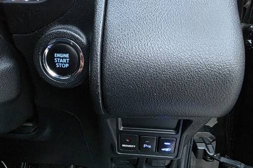 2021 Toyota Kijang Innova 2.4 Q A/T DIESEL VENTURER BASIC bekas