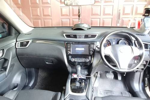 2017 Nissan X Trail 2.5 CVT bekas