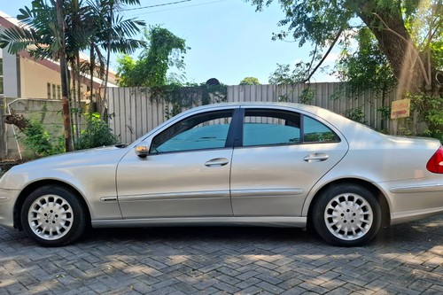 Dijual 2000 Mercedes Benz E-Class E230 bekas
