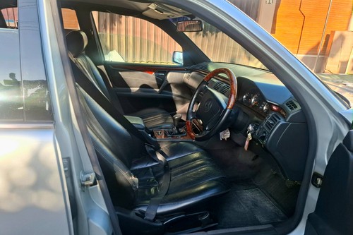 2000 Mercedes Benz E-Class E230 bekas