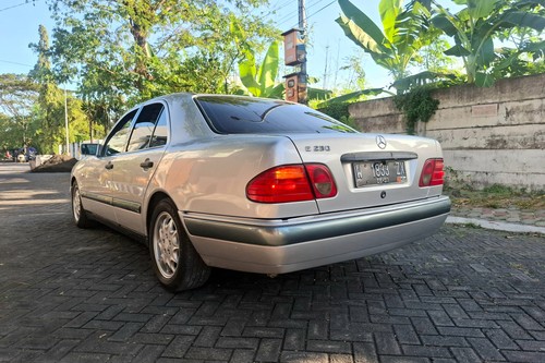 2000 Mercedes Benz E-Class E230 tua