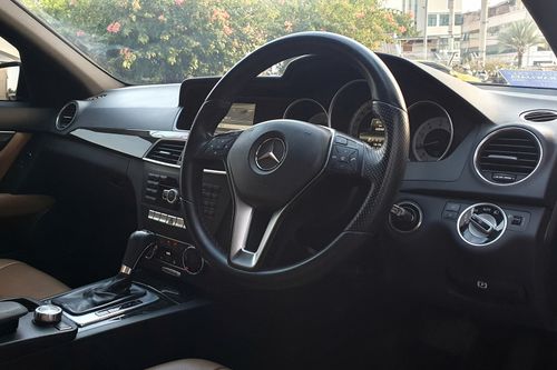 2013 Mercedes Benz C-Class Sedan C 200 CGI Avantgarde bekas
