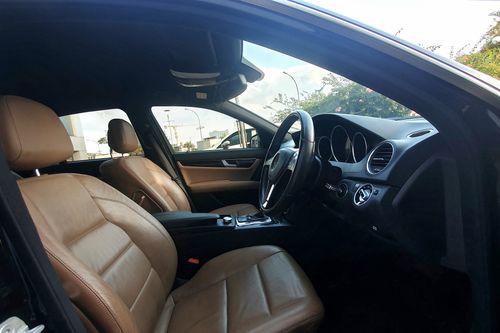 2013 Mercedes Benz C-Class Sedan C 200 CGI Avantgarde bekas