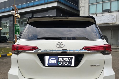 Dijual 2017 Toyota Fortuner 2.4 VRZ AT bekas