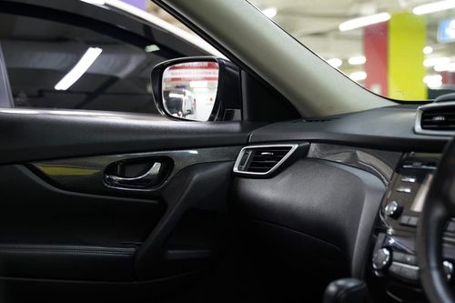 Second hand 2015 Nissan X Trail 2.5L CVT AT 