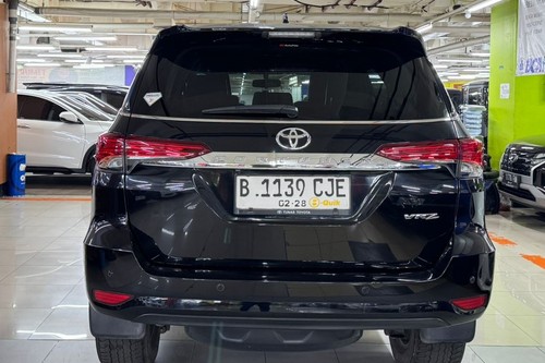 Dijual 2018 Toyota Fortuner 2.4 VRZ AT bekas