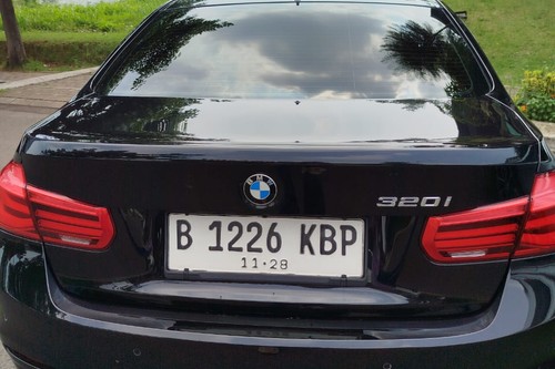 Dijual 2016 BMW 3 Series Sedan 320i Sport bekas