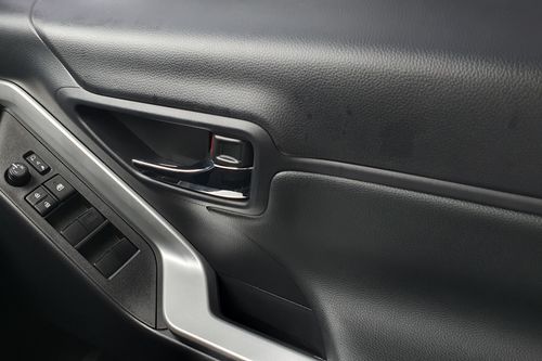 2025 Toyota Kijang Innova Zenix Hybrid EV 2.0L V HV CVT Modellista bekas