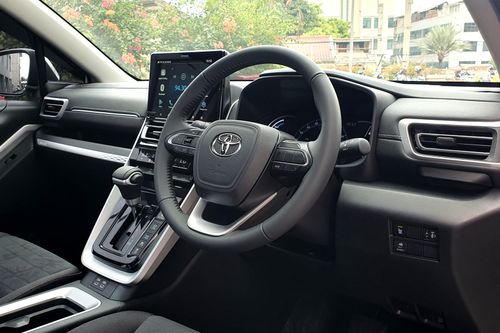 2025 Toyota Kijang Innova Zenix Hybrid EV 2.0L V HV CVT Modellista bekas