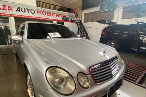 2005 Mercedes Benz E-Class E240 bekas