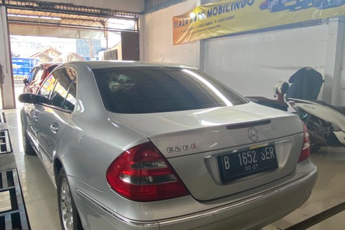 Dijual 2005 Mercedes Benz E-Class E240 bekas