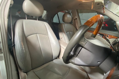 Dijual 2005 Mercedes Benz E-Class E240 bekas