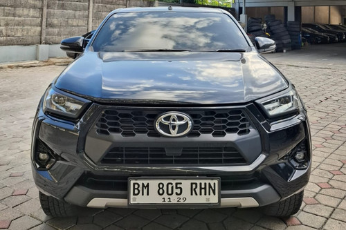 2024 Toyota Hilux 2.4L D-Cab V AT bekas