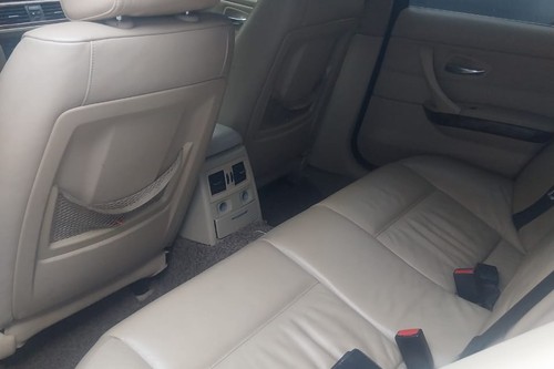 2005 BMW 3 Series Sedan 325iat bekas