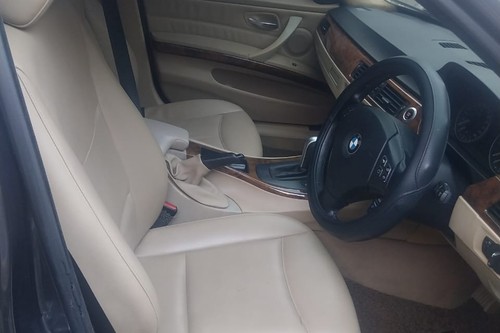 Dijual 2005 BMW 3 Series Sedan 325iat bekas