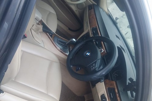 2005 BMW 3 Series Sedan 325iat bekas