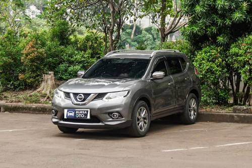 2015 Nissan X Trail  2.5 CVT bekas