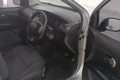 2011 Nissan Grand Livina 1.5 SV AT bekas