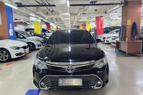 Used 2015 Toyota Camry 2.5 V AT