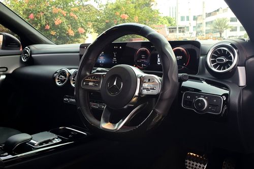 2019 Mercedes Benz CLA-Class 200 AMG Line bekas