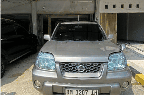 2004 Nissan X Trail 2.5L 4AT 4x2 bekas