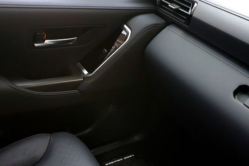 2023 Toyota Land Cruiser GR-S bekas