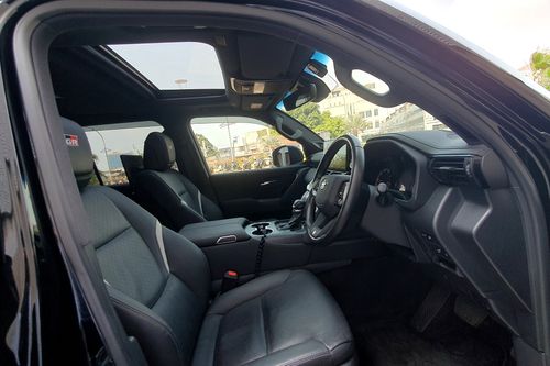 2023 Toyota Land Cruiser GR-S bekas