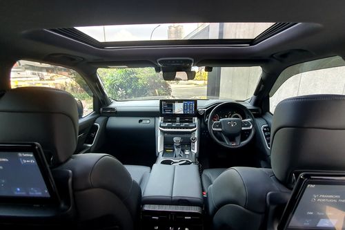 2023 Toyota Land Cruiser GR-S bekas