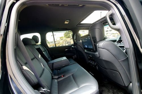 2023 Toyota Land Cruiser GR-S bekas