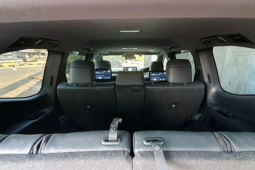 2023 Toyota Land Cruiser GR-S bekas