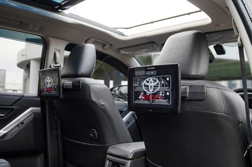 Dijual 2023 Toyota Kijang Innova Zenix Hybrid EV 2.0L Q HV CVT TSS Modellista bekas