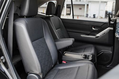 2023 Toyota Kijang Innova Zenix Hybrid EV 2.0L Q HV CVT TSS Modellista bekas
