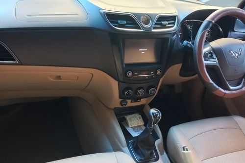 2017 Wuling Confero S S 1.5 L 8 SEATER tua