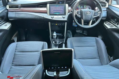 Dijual 2021 Toyota Kijang Innova REBORN 2.0 V AT LUX bekas