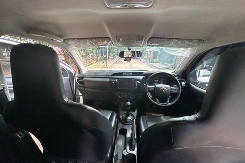 Dijual 2024 Toyota Hilux 2.4L D-Cab E 4x4 MT bekas