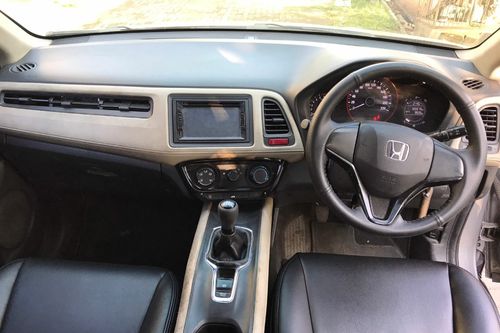 2016 Honda HRV  1.5L S MT