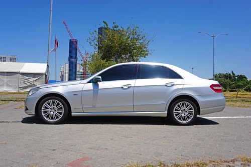Old 2010 Mercedes Benz E-Class E 250 CGI ELEGANCE