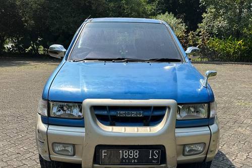 2003 Isuzu Panther Touring  2.5L MT