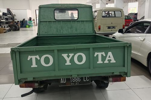 1979 Toyota Kijang Innova 1.2L 4MT 2-Door Pickup bekas