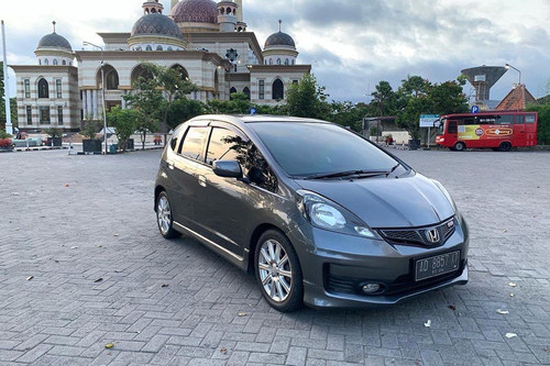 2013 Honda Jazz  1.5L RS AT