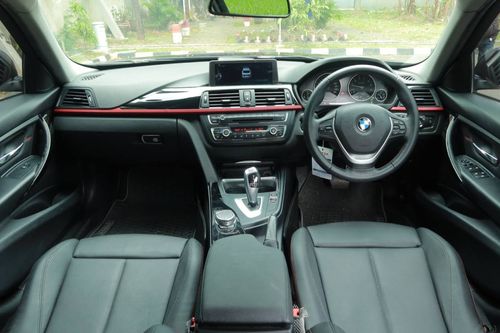 2015 BMW 3 Series Sedan 320i Sport