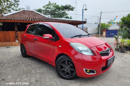 2010 Toyota Yaris  E AT