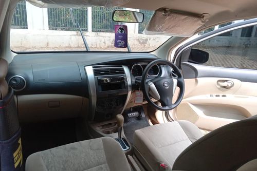 2013 Nissan Livina 1.5 GRAND LIVINA XV A/T MNB bekas