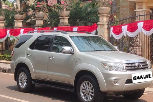 2009 Toyota Fortuner  2.7 G LUX AT