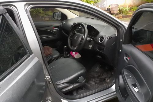 2016 Mitsubishi Mirage GLX bekas