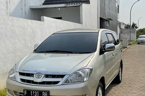 2004 Toyota Innova BENSIN V 2.0 MT