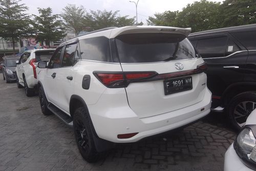 Dijual 2016 Toyota Fortuner 4x4 2.4 VRZ A/T DSL LUX bekas